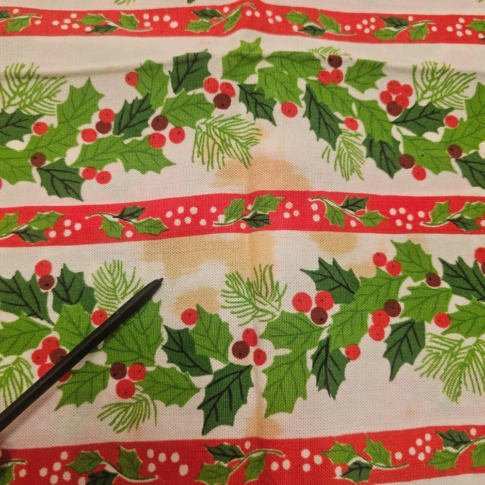 Vintage Christmas Holly Berry Cloth Holiday Napkin Red Green White 15x15 set 6